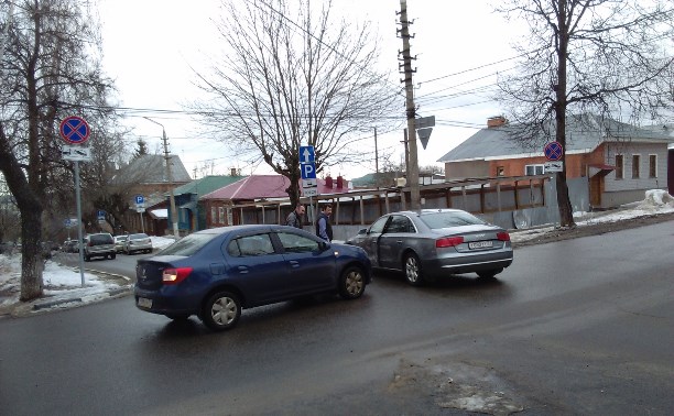 Авария в Туле на пересечении улиц Жуковского и Гоголевской