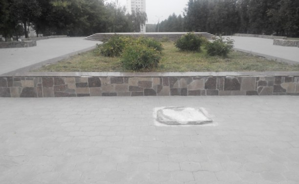 Из сквера на улице Белкина исчез памятник