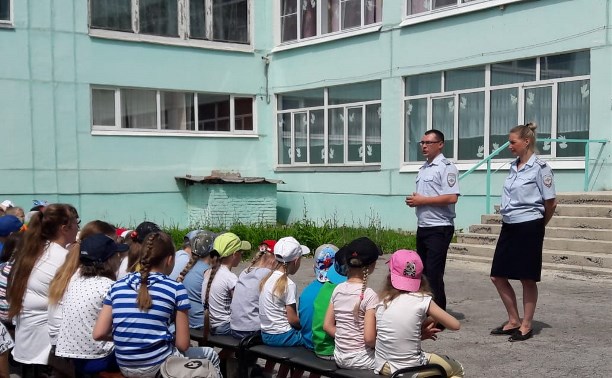 Тульские полицейские рассказали детям историю образования праздника "Дня России"