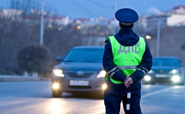 Инспекторы ГИБДД вновь получили право для проверки документов в любом месте на дороге