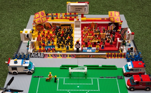 Болельщики «Арсенала» собрали футбольный шедевр из «Лего»