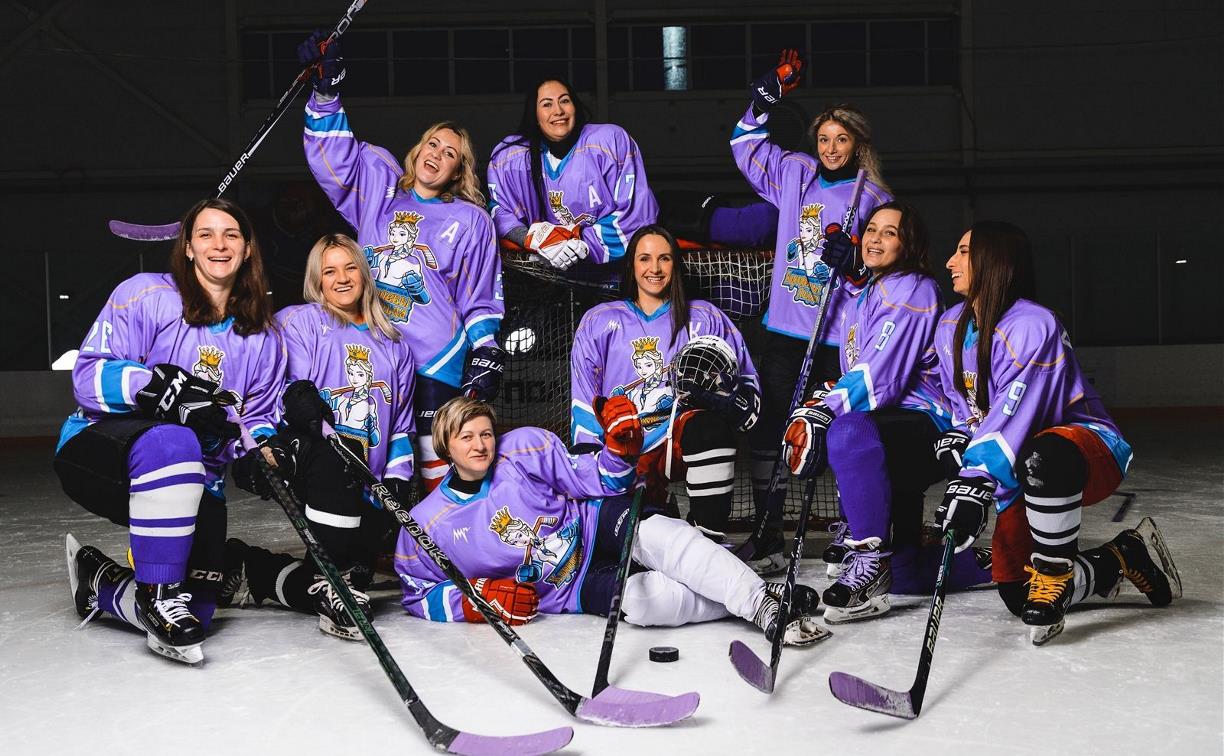 «Королевы льда»: тулячки создали женскую команду по хоккею и мечтают выступать в Ночной лиге