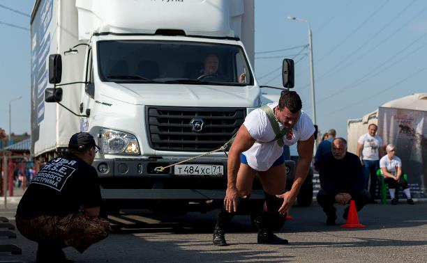 Богатырский турнир «Сила Тулы»: как самые мощные спортсмены тащили на себе многотонный грузовик