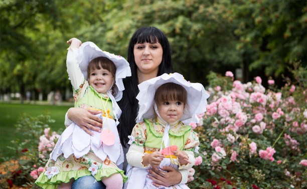 Парад близнецов  собрал в Белоусовском парке 74 пары