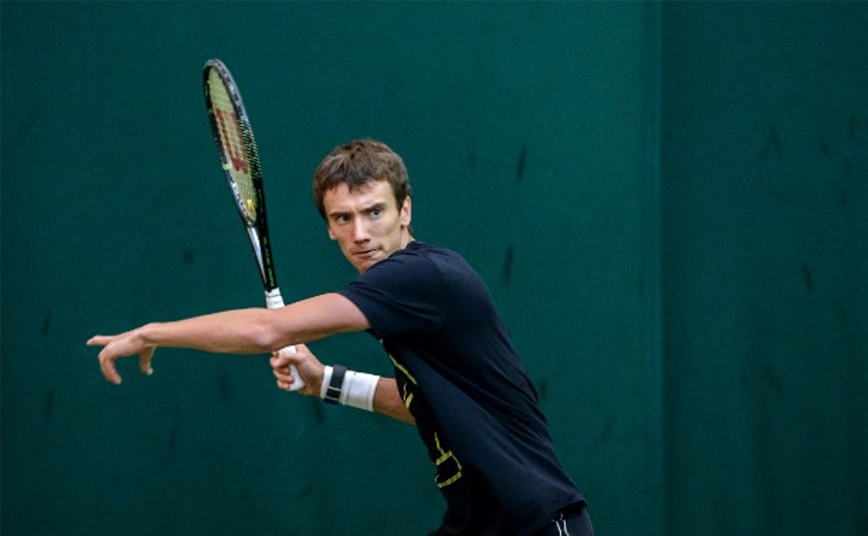 Андрей Кузнецов успешно стартовал на теннисном турнире во Франции