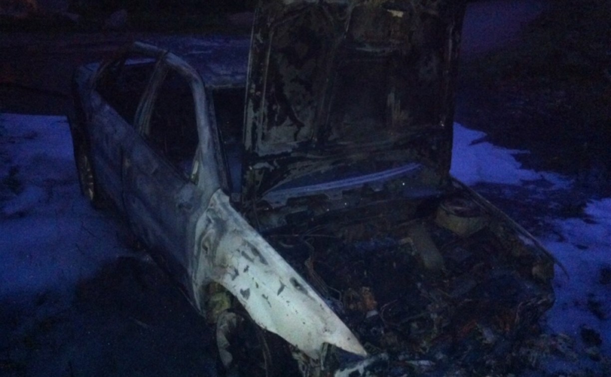 В Туле на улице Кирова ночью сгорели два автомобиля