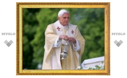 Бенедикт XVI совершил мессу освящения елеев
