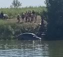 В Щекинском районе на пляже автомобиль съехал в воду