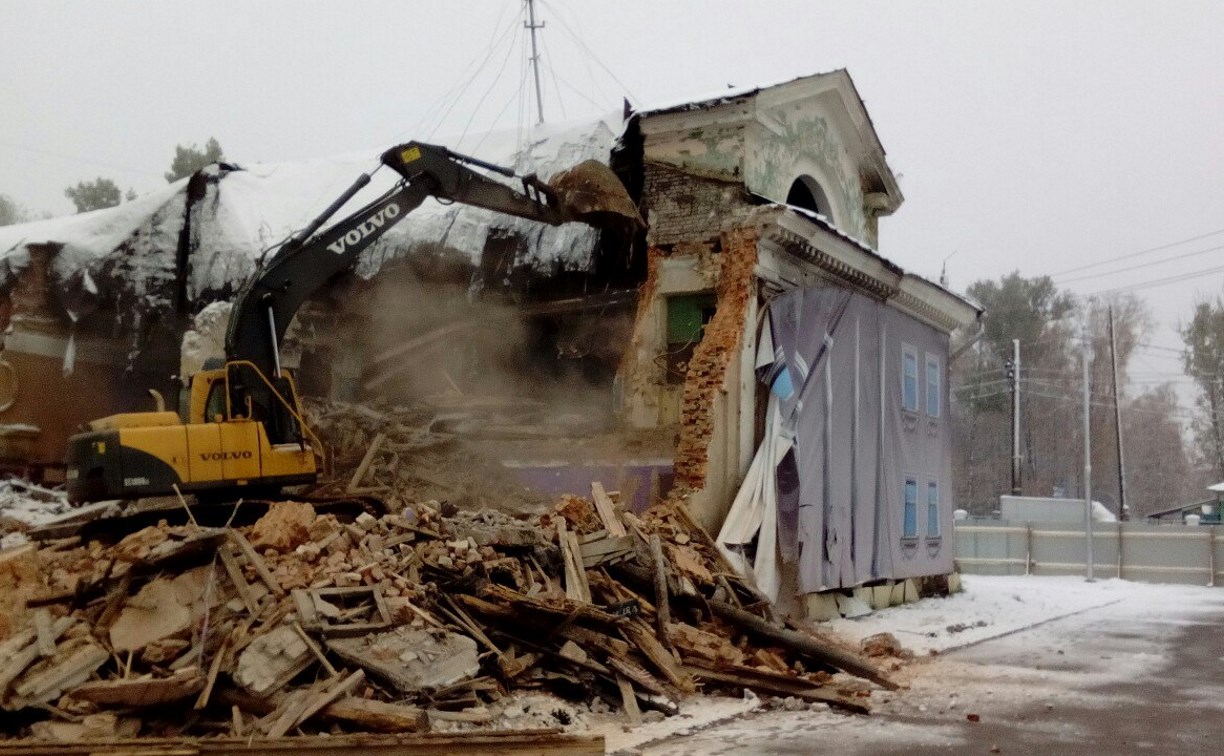 В Туле снесли бывший кинотеатр «Комсомольский»
