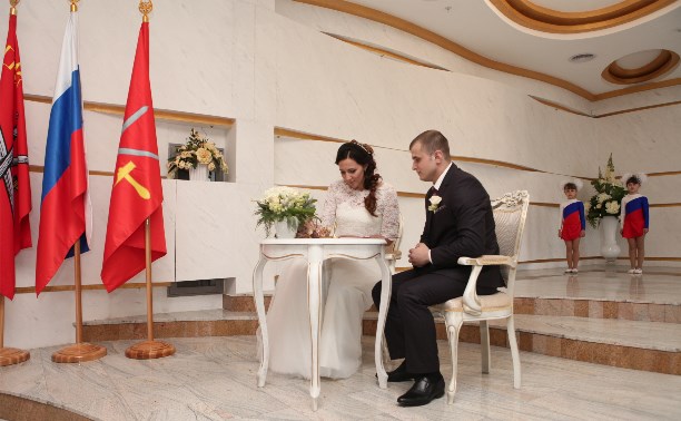 В День России в Тульской области 44 пары заключили брак