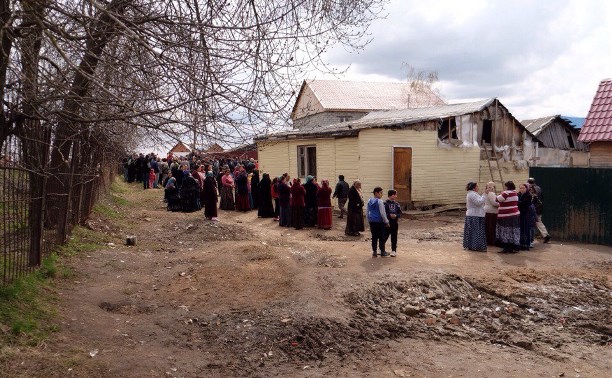 Жители цыганского поселения приступили к сносу первого дома в Плеханово