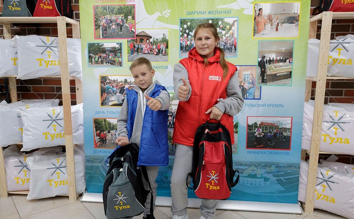 Дети из Иркутской области получили спортивную форму и школьные наборы от Алексея Дюмина
