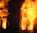 В Арсеньевском районе загорелся 16-квартирный дом