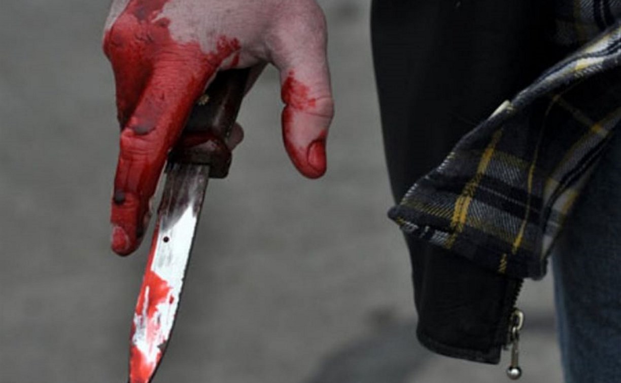 Житель Арсеньевского района дважды ударил ножом полицейского