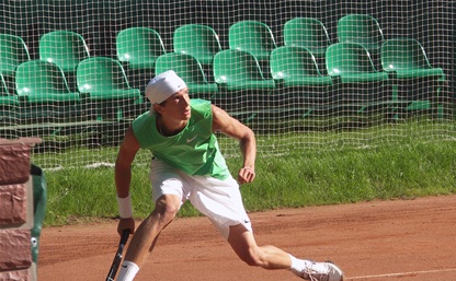 Теннисист из Тулы не сумел выйти в четвертьфинал турнира в Барселоне
