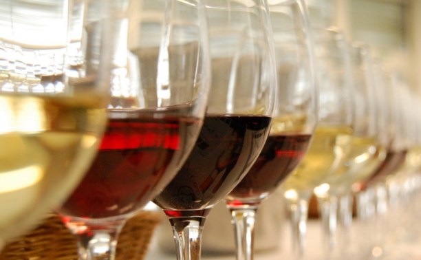 Виноделы Крыма попросили ограничить ввоз европейского вина в Россию