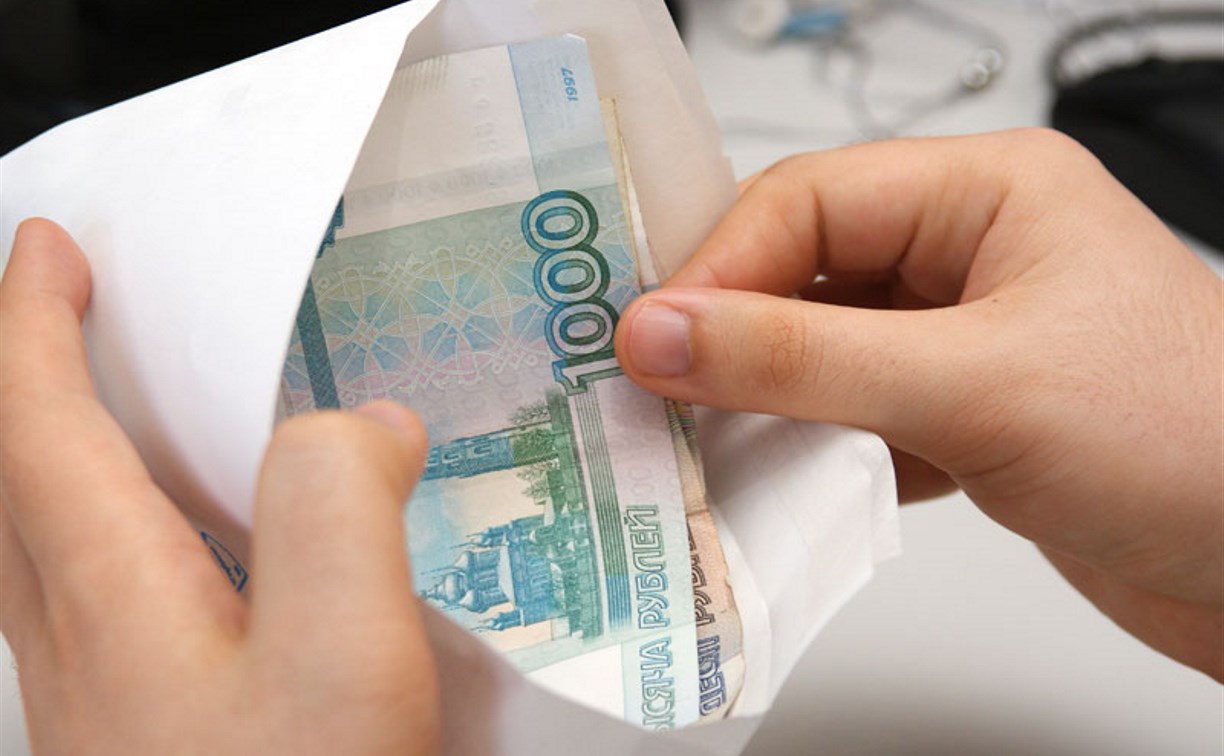 Россияне стали чаще соглашаться работать за «черную» и «серую» зарплату