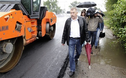 Юрий Андрианов пообещал повысить эффективность и качество ремонта дорог