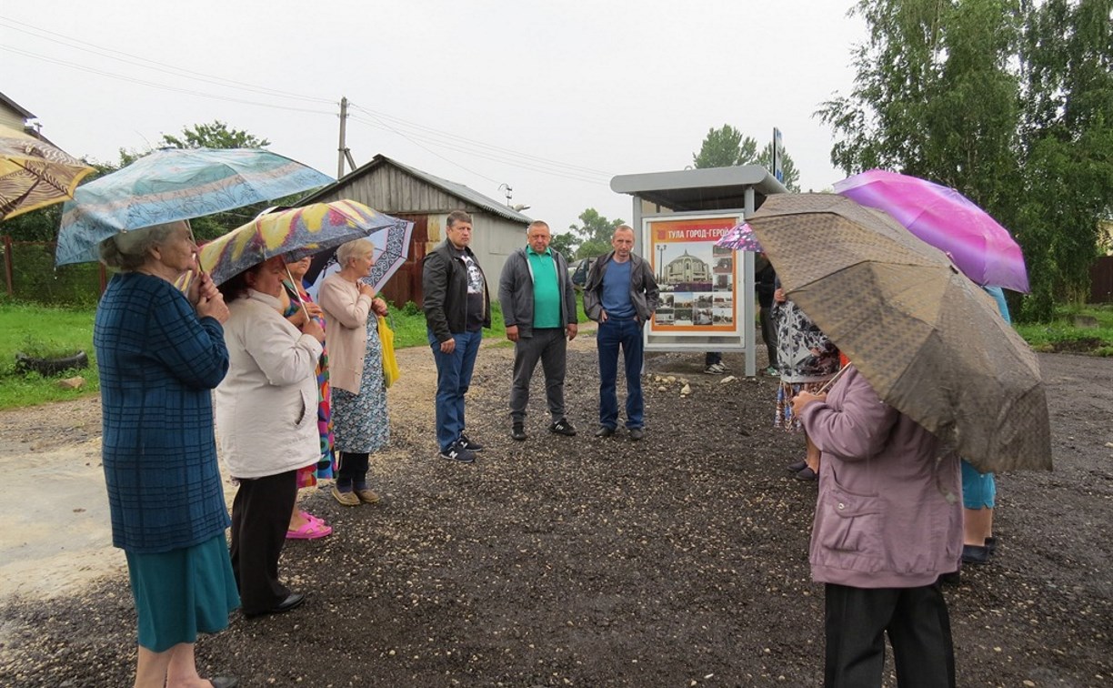 В деревне Медвенка появился остановочный павильон