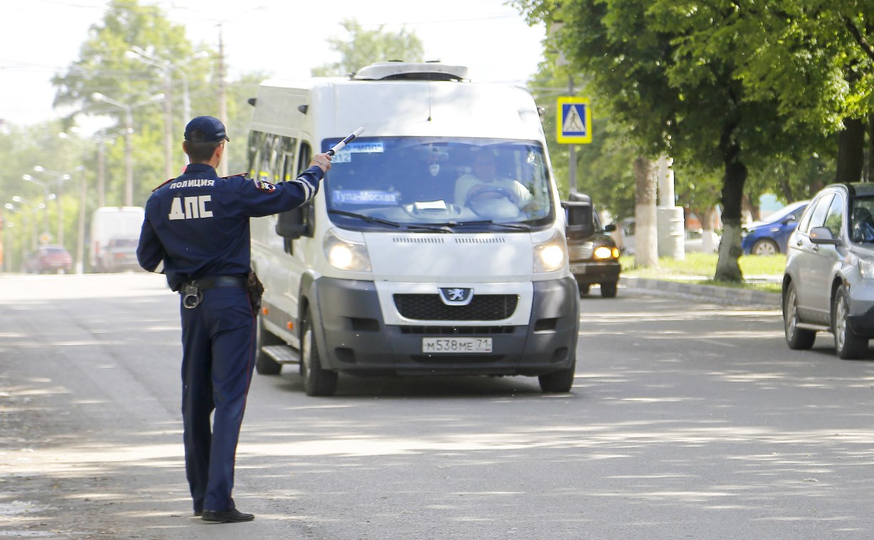 В Тульской области сотрудники ГИБДД оштрафовали водителя междугородного автобуса 