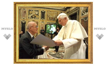 Бенедикт XVI вручил трем богословам "Премии Ратцингера"