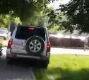 В Туле автохам прокатился по тротуару: видео