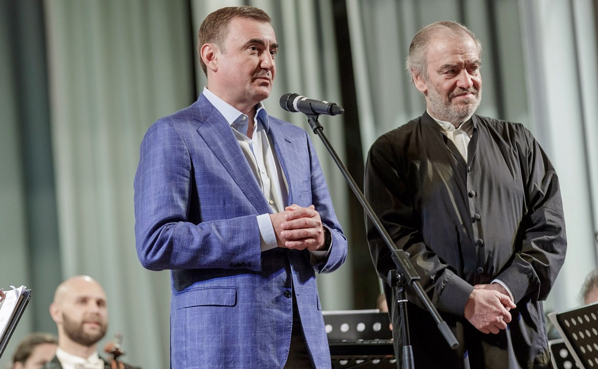 Алексей Дюмин пригласил Гергиева на празднование 500-летия кремля, а Безрукова – на «Толстой Weekend»