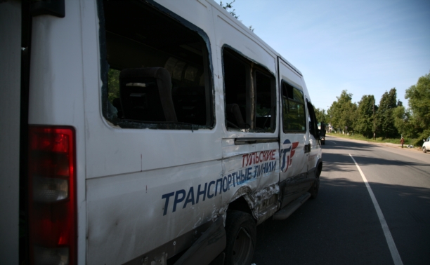 За Косогорским мостом столкнулись пассажирский автобус и грузовик