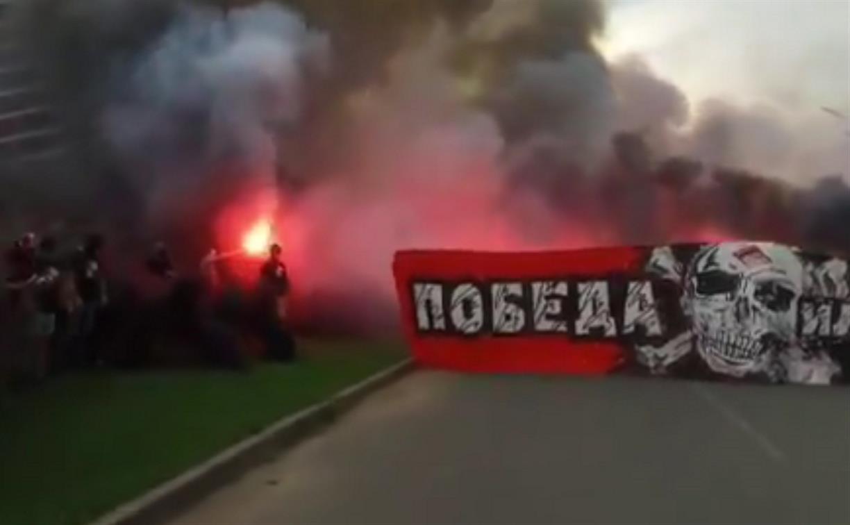 Более 60 фанатов «Спартака» задержаны после огненных проводов команды в Тулу