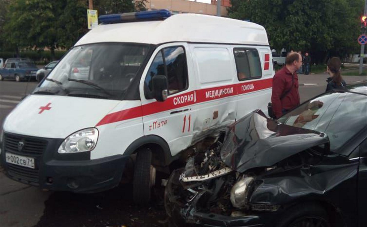 В Туле столкнулись машина скорой помощи и «Тойота»