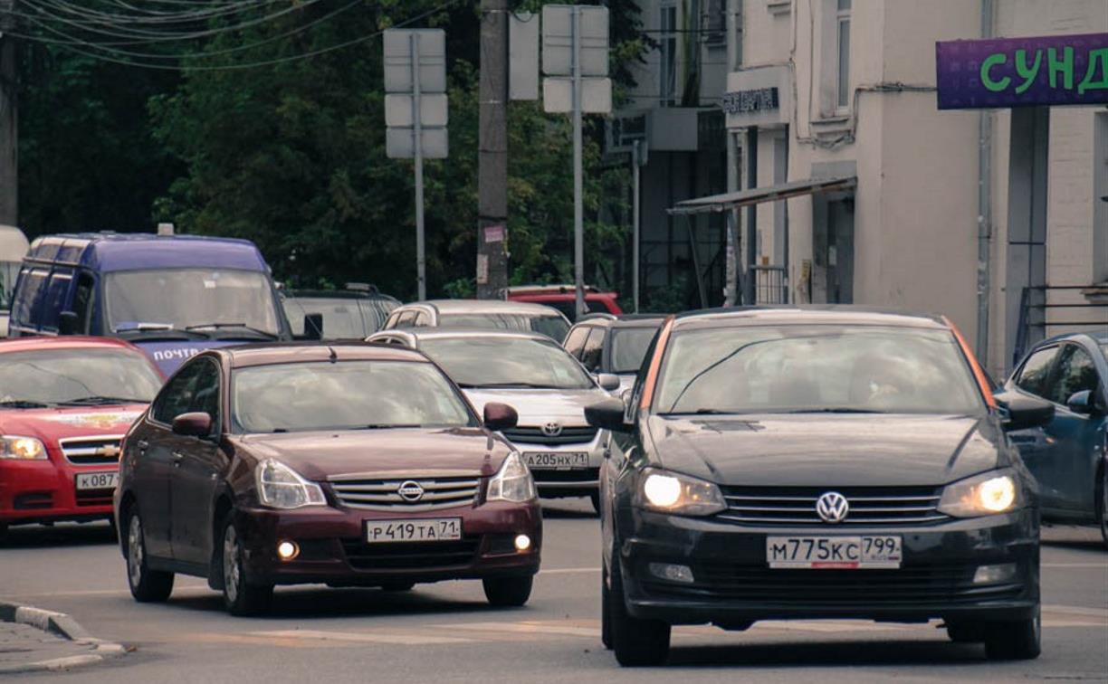 В Москве автомобилистам запретили ездить по выделенным полосам 
