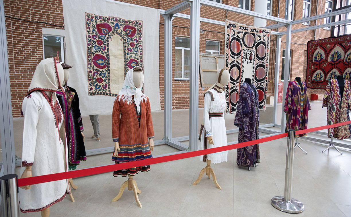 В Тульском кремле открылась выставка «По следам Великого шелкового пути»