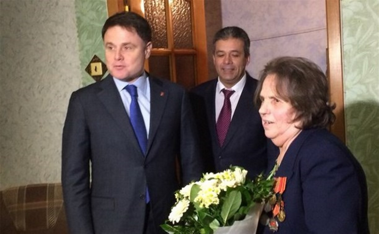 Владимир Груздев вручил юбилейную медаль ветерану войны из Новомосковска