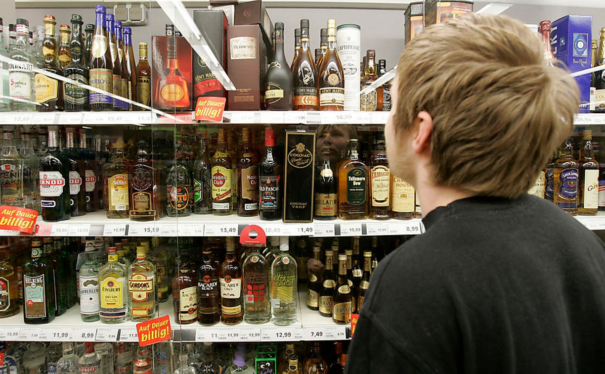 Жительница Новомосковска дважды попалась на продаже алкоголя детям