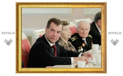Медведев решил создать резерв городов трудовой славы