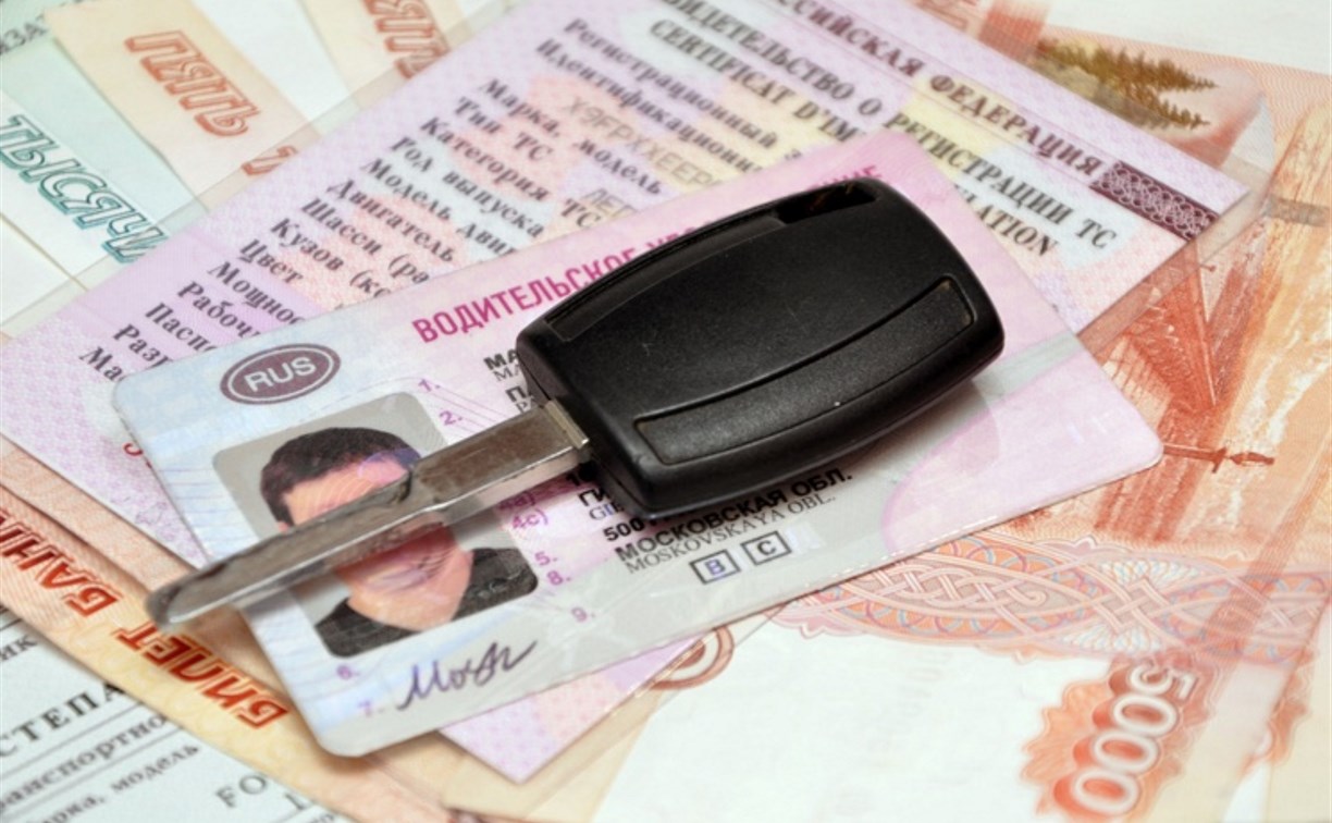 В Туле лжеполицейский «помогал» людям получать водительские права за деньги