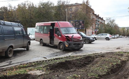 На проспекте Ленина серьезная пробка из-за ДТП