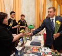 Алексей Дюмин поздравил тулячек с 8 Марта в филармонии