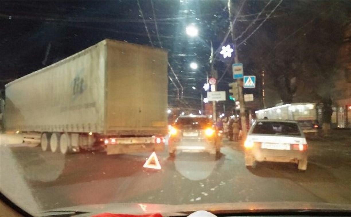 На пересечении пр. Ленина и ул. 9 Мая из-за ДТП образовалась пробка 
