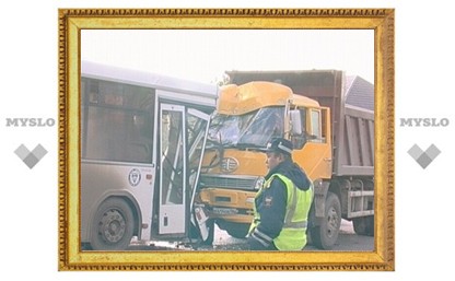 В ДТП с маршруткой 29 апреля под Тулой виноват водитель грузовика