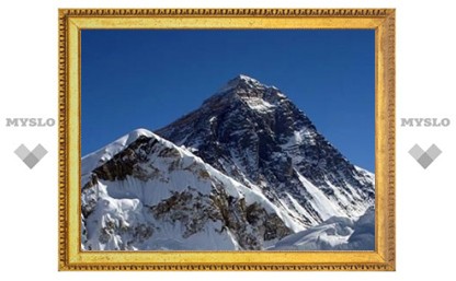 Шерпы очистят Эверест от тел погибших альпинистов