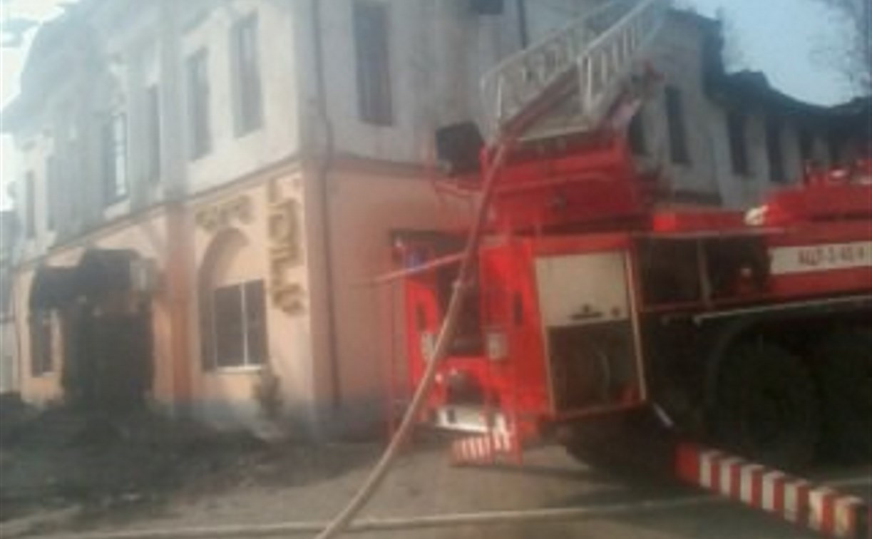 Пожар в заброшенном здании в Белеве тушили три часа