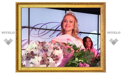 В конкурсе «Мисс «Модный город» - Зима 2012" победила певица Аня