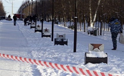Монументы на аллее Победителей в Белоусовском парке повредили пьяные студенты