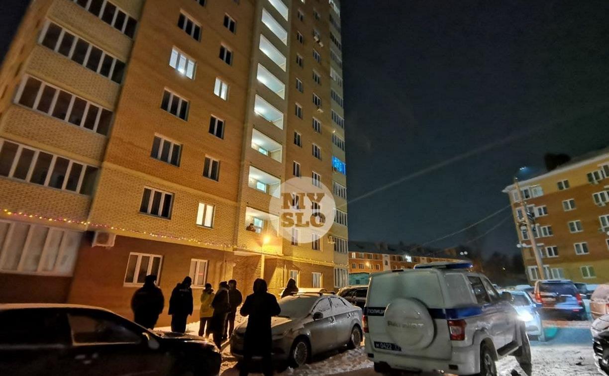 В Пролетарском районе Тулы мужчина выпал с балкона 19 этажа