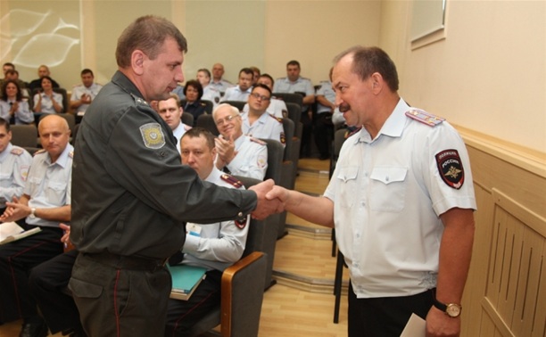 Сергей Галкин наградил полицейских, поймавших серийного поджигателя авто