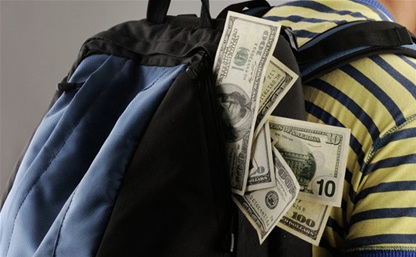 Ефремовская полиция раскрыла кражу рюкзака с деньгами