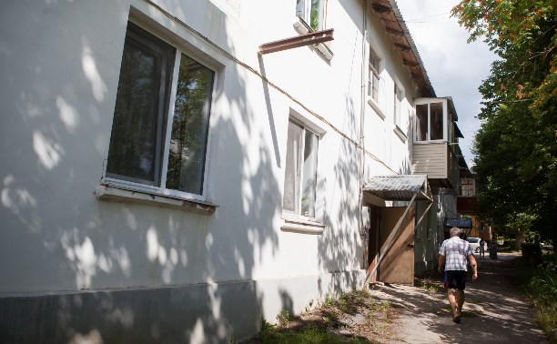 В Барсуках затопило дом: жительница не пустила ремонтников к трубе