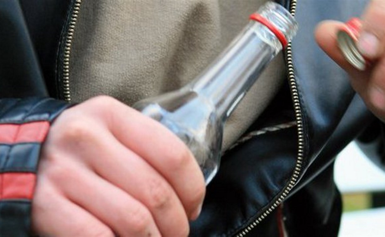 Две водки и коньяк: в Плавске местный житель стащил спиртное с соседской террасы