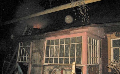 Вечером в Заречье сгорел заброшенный частный дом